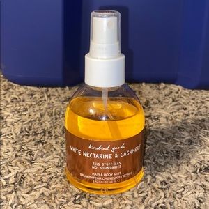 White Nectarine & Cashmere Perfume